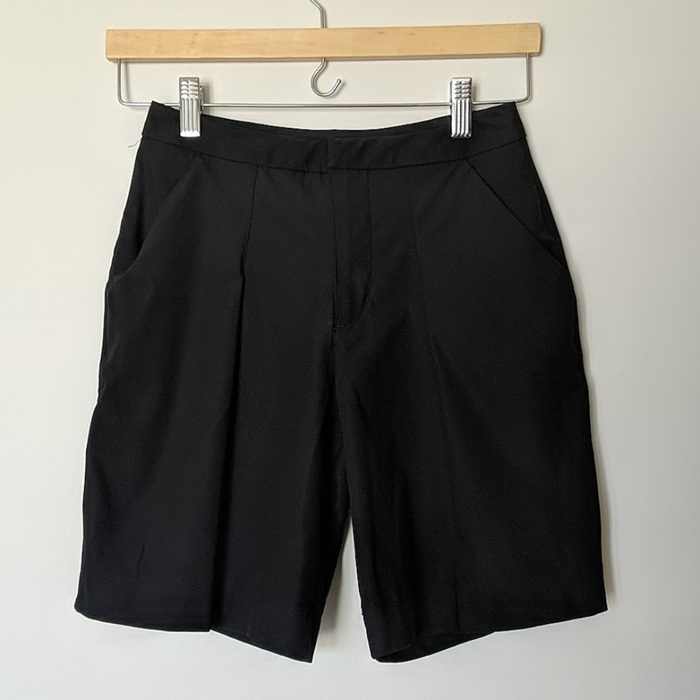 Lululemon black 'Long Story's shorts